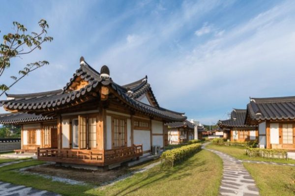 Desain rumah korea kayu sederhana